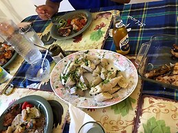 Tropical Breeze Guesthouse and Furnished Apartments