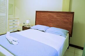 Tropical Breeze Guesthouse and Furnished Apartments