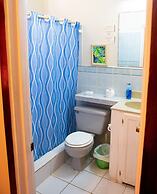 Tropical Breeze Guesthouse and Furnished Apartments