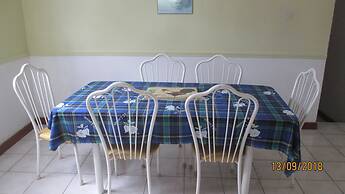 Tropical Breeze Guesthouse and Furnished Apartments