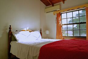 Tropical Breeze Guesthouse and Furnished Apartments