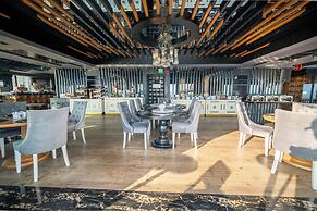 La Boutique Hotel & Suites