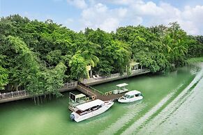 An Lam Retreats Saigon River