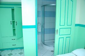 Kokomos Hotel & Restaurant