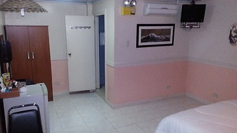 Kokomos Hotel & Restaurant