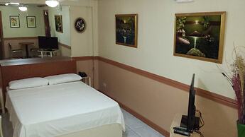 Kokomos Hotel & Restaurant