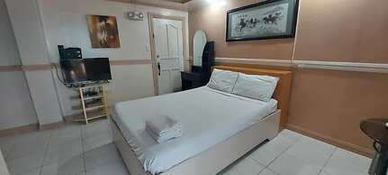 Kokomos Hotel & Restaurant