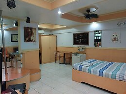 Kokomos Hotel & Restaurant