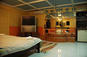 Kokomos Hotel & Restaurant