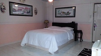 Kokomos Hotel & Restaurant