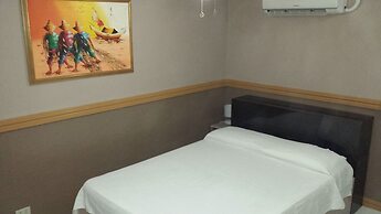 Kokomos Hotel & Restaurant