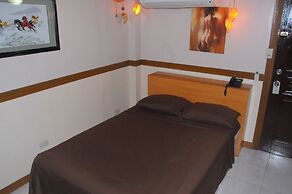 Kokomos Hotel & Restaurant