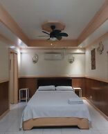 Kokomos Hotel & Restaurant