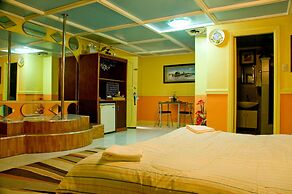 Kokomos Hotel & Restaurant