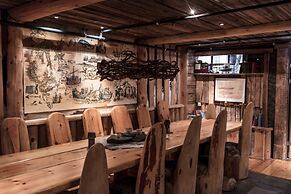 Basecamp Spitsbergen Hotel