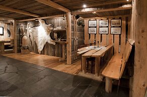 Basecamp Spitsbergen Hotel