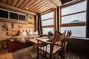 Basecamp Spitsbergen Hotel