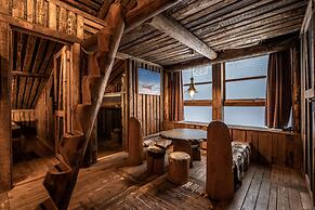 Basecamp Spitsbergen Hotel