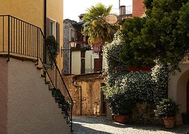 Vista Lakefront Boutique Hotel