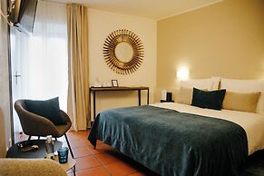 Vista Lakefront Boutique Hotel