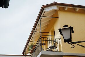 Vista Lakefront Boutique Hotel