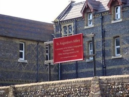Spencer Court Hotel