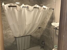 Days Inn by Wyndham Grove