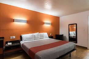 Motel 6 Uvalde, TX