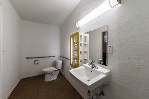 Motel 6 Uvalde, TX