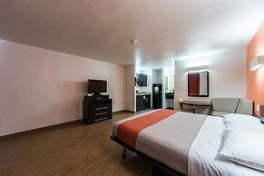 Motel 6 Uvalde, TX