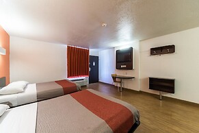 Motel 6 Uvalde, TX