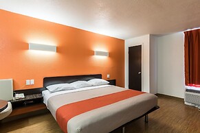 Motel 6 Uvalde, TX