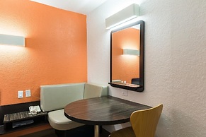 Motel 6 Uvalde, TX
