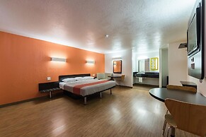 Motel 6 Uvalde, TX