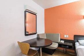 Motel 6 Uvalde, TX