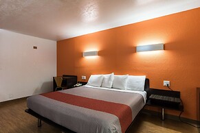 Motel 6 Uvalde, TX