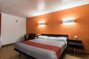Motel 6 Uvalde, TX
