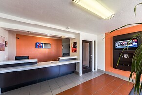 Motel 6 Uvalde, TX