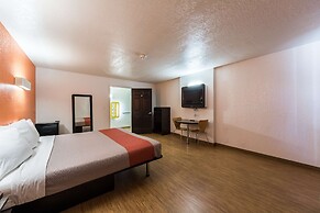 Motel 6 Uvalde, TX