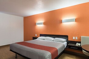 Motel 6 Uvalde, TX