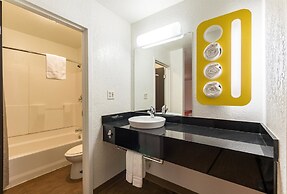 Motel 6 Uvalde, TX
