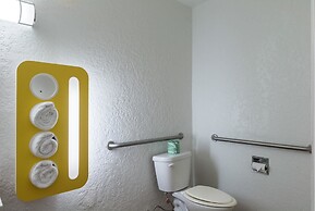Motel 6 Uvalde, TX