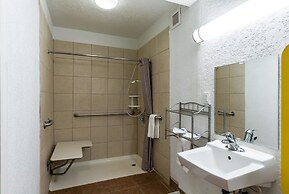 Motel 6 Uvalde, TX