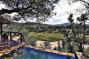 Amakhosi Safari Lodge and SPA