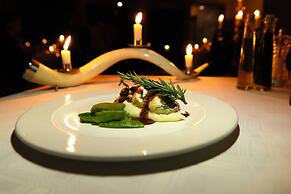 Amakhosi Safari Lodge and SPA