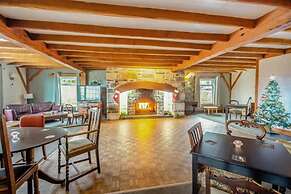 Ty Dderw Country Inn