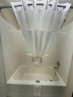 Regency Inn And Suites