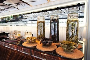 Quentin Boutique Hotel