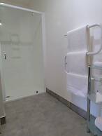 Landmark Manor Motel