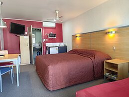 Landmark Manor Motel